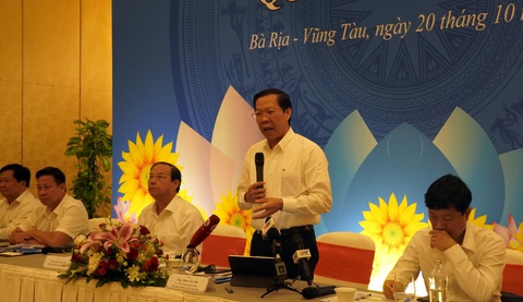 Vùng Đông Nam Bộ kiến nghị trung ương hỗ trợ vốn làm các đường vành đai - Ảnh 5. Ông Phan Văn Mãi, chủ tịch UBND TP.HCM, phát biểu kết luận hội nghị vùng Đông Nam Bộ - Ảnh: Đ.H