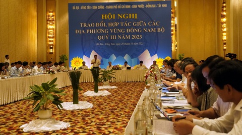 Vùng Đông Nam Bộ kiến nghị trung ương hỗ trợ vốn làm các đường vành đai - Ảnh 1. Quang cảnh hội nghị trao đổi giữa các tỉnh, thành vùng Đông Nam Bộ - Ảnh: ĐÔNG HÀ