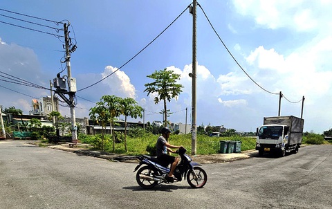 Thửa đất ở huyện Hóc Môn, TP.HCM thực hiện tách thửa theo quyết định 60 nhưng đến nay chưa được giải quyết - Ảnh: ÁI NHÂN Thửa đất ở huyện Hóc Môn, TP.HCM thực hiện tách thửa theo quyết định 60 nhưng đến nay chưa được giải quyết - Ảnh: ÁI NHÂN