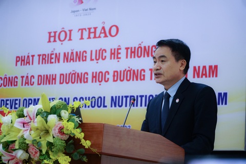 Nhiều trẻ Việt phát triển bình thường lại bị coi là suy dinh dưỡng - Ảnh 1. GS.TS Trần Thanh Dương - viện trưởng Viện Dinh dưỡng quốc gia - chia sẻ tại hội thảo "Phát triển năng lực hệ thống trong công tác dinh dưỡng học đường tại Việt Nam" - Ảnh: NGUYỄN HIỀN
