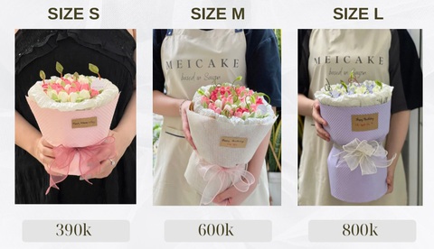 Gợi ý quà tặng ‘đổi gió’ dịp 20-10 - Ảnh 3. Các size bó hoa bánh kem phổ biến được một cửa hàng niêm yết giá - Ảnh: M.C.