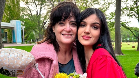 Hai mẹ con người Mỹ Judith Tai Raanan và Natalie Shoshana Raanan là những con tin đầu tiên được Hamas phóng thích - Ảnh: REUTERS Hai mẹ con người Mỹ Judith Tai Raanan và Natalie Shoshana Raanan là những con tin đầu tiên được Hamas phóng thích - Ảnh: REUTERS