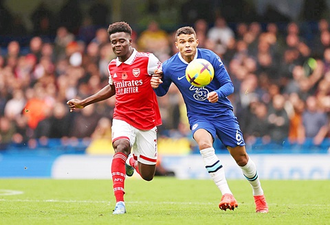 Arsenal (trái) sẽ chạm trán một Chelsea đang từng bước hồi sinh - Ảnh: Reuters Arsenal (trái) sẽ chạm trán một Chelsea đang từng bước hồi sinh - Ảnh: Reuters