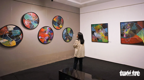 ‘Giờ thứ 9’ của ba họa sĩ Nguyễn Đức, Nguyễn Thành Nhân, Nguyễn Duy Nhựt - Ảnh 10. ‘Giờ thứ 9’ của ba họa sĩ Nguyễn Đức, Nguyễn Thành Nhân, Nguyễn Duy Nhựt - Ảnh 10.