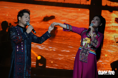 Trọng Tấn bảo chỉ trong những liveshow như thế này các nghệ sĩ mới được cháy hết mình cho sáng tạo - Ảnh: T.ĐIỂU Trọng Tấn bảo chỉ trong những live show như thế này các nghệ sĩ mới được cháy hết mình cho sáng tạo - Ảnh: T.ĐIỂU
