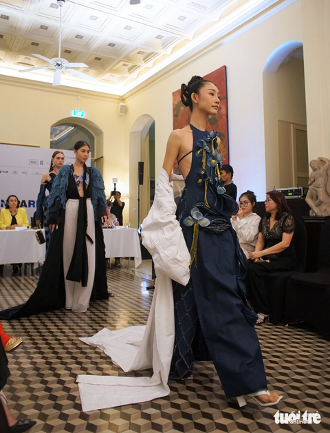 BST Quê mẹ của Trà My chiến thắng cuộc thi 'Fashion in Paris' - Ảnh 10. BST Quê mẹ của Trà My chiến thắng cuộc thi 'Fashion in Paris' - Ảnh 10.