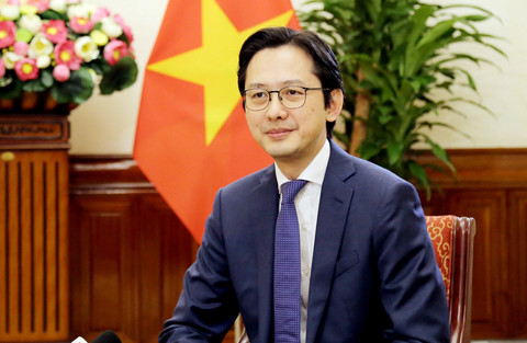 Chuyến đi của Thủ tướng đầu tiên Việt Nam đến khai mở thị trường 2.200 tỉ USD - Ảnh 1. Thứ trưởng Bộ Ngoại giao Đỗ Hùng Việt - Ảnh: BỘ NGOẠI GIAO