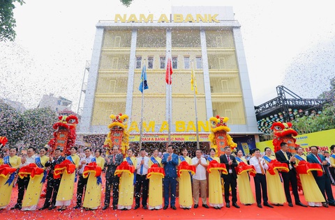 Nam A Bank ghi dấu ấn mạnh mẽ ở tuổi 31 - Ảnh 1. Nam A Bank liên tục khai trương điểm kinh doanh mới - Ảnh: NAB