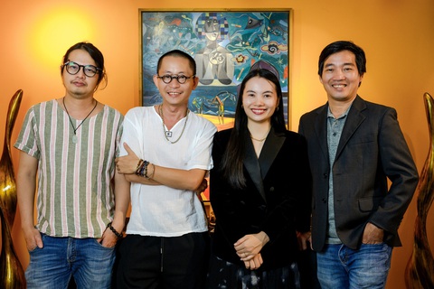 ‘Giờ thứ 9’ của ba họa sĩ Nguyễn Đức, Nguyễn Thành Nhân, Nguyễn Duy Nhựt - Ảnh 6. Họa sĩ Nguyễn Đức, Nguyễn Duy Nhựt (từ trái sang) và họa sĩ Nguyễn Thành Nhân (bìa phải) là bộ ba thân nhau từ thời sinh viên mỹ thuật đến 10 năm làm chung tại Bảo tàng Mỹ thuật TP.HCM
