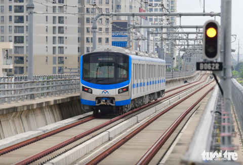 Dự án metro số 1 Bến Thành - Suối Tiên còn tồn tại cần khắc phục - Ảnh 1. Tàu metro số 1 Bến Thành - Suối Tiên chạy thử ngày 29-8 - Ảnh: QUANG ĐỊNH
