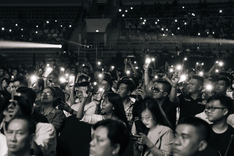 An Concert - đêm nhạc của sự tinh tế và mộc mạc giữa trời thu Hà Nội - Ảnh 5. Hàng nghìn khán giả "sống lại cảm giác an" cùng Prudential