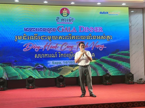 PVCFC tổ chức tour du lịch Việt Nam tri ân khách hàng Campuchia- Ảnh 3. Ông Trần Anh Tám - giám đốc kinh doanh của PVCFC - phát biểu tại chương trình
