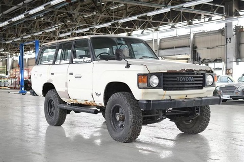 Toyota Land Cruiser hoen rỉ được trẻ hóa với động cơ điện - Ảnh 2. Chiếc Toyota Land Cruiser trước khi được phục chế, sửa đổi - Ảnh: Tonox/Flex