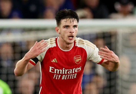 Arsenal hoà Chelsea sau khi bị dẫn trước 2-0 - Ảnh 3. Niềm vui của Rice sau khi ghi bàn rút ngắn tỉ số cho Arsenal - Ảnh: REUTERS