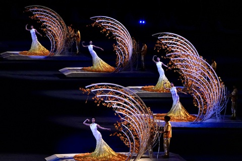 Asian Para Game - Ảnh 1. Tiết mục biểu diễn trong lễ khai mạc Asian Para Games 4 - Ảnh: Asian Para Games 4