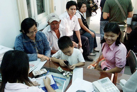 Bạn đọc đóng góp các chương trình tại phòng tiếp bạn đọc báo Tuổi Trẻ Ảnh tư liệu Bạn đọc đóng góp các chương trình tại phòng tiếp bạn đọc báo Tuổi Trẻ - Ảnh tư liệu