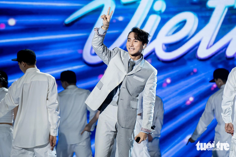 Sơn Tùng M-TP trình diễn tại Vietnam Idol 2023 - Ảnh: PHƯƠNG QUYÊN Sơn Tùng M-TP trình diễn tại Vietnam Idol 2023 - Ảnh: PHƯƠNG QUYÊN
