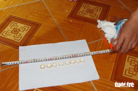 Nghi phạm cướp tiệm vàng ở Quảng Trị khai gì với công an? - Ảnh 1. Số vàng tang vật của vụ cướp tiệm vàng đã được công an thu giữ - Ảnh: Q.NAM