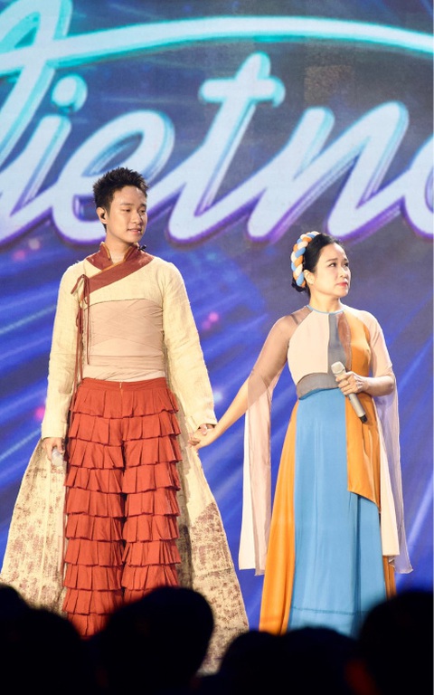 'Con nhà nòi' Hà An Huy chiến thắng Vietnam Idol 2023 - Ảnh 4. Hà An Huy song ca cùng mẹ trong live show 3 Vietnam Idol