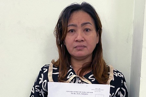 Bị đồng nghiệp phóng hỏa đốt phòng trọ, năm người may mắn thoát nạn - Ảnh 1. Nghi can đốt phòng trọ đồng nghiệp ở Bình Dương, nhưng 5 người được giải cứu kịp thời - Ảnh: T.D.