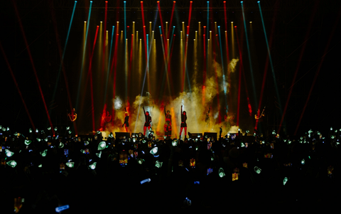 Độc lạ concert: BamBam (GOT7) review hột vịt lộn ngay trên sân khấu AREA52 Việt Nam - Ảnh 4. Mãn nhãn về cả phần nghe và nhìn tại concert AREA52 Việt Nam của BamBam (GOT7) .