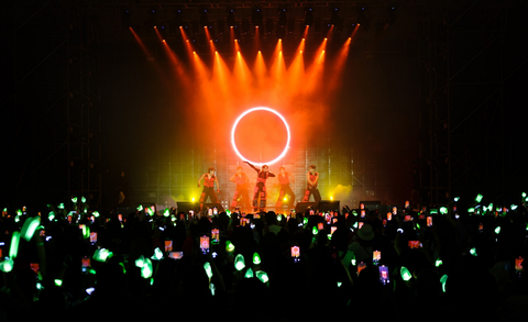 Độc lạ concert: BamBam (GOT7) review hột vịt lộn ngay trên sân khấu AREA52 Việt Nam - Ảnh 3. Độc lạ concert: BamBam (GOT7) review hột vịt lộn ngay trên sân khấu AREA52 Việt Nam - Ảnh 3.
