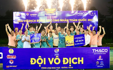 Công đoàn Quảng Nam vô địch Giải bóng đá công nhân toàn quốc 2023 - Ảnh 1. Niềm vui vô địch của đội Công đoàn Quảng Nam - Ảnh: QUANG ĐỊNH