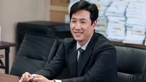 Lee Sun Kyun rút lui khỏi dự án phim sau cáo buộc lạm dụng ma túy - Ảnh 1. Lee Sun Kyun vướng cáo buộc lạm dụng ma túy, gây sốc công chúng - Ảnh: Soompi