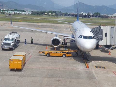 Khách bay Bamboo Airways, Vietravel Airlines than phiền bị delay, huỷ chuyến - Ảnh 1. Khách hàng than phiền khi bị delay kéo dài. Hãng bay đưa ra hướng giải quyết, song tình hình vẫn không khả quan - Ảnh: CÔNG TRUNG