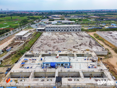 Nhà máy nước 3.700 tỉ đồng chậm tiến độ giữa cơn "khát" của vạn dân Hà Nội - Ảnh 8. Khu vực nhà clo xử lý nước, bể chứa nước sạch đã cơ bản hoàn thành. Các bể chứa nước đang trong giai đoạn hoàn thiện xây dựng, dọn dẹp và thử thấm...