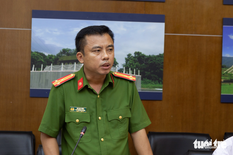 Chủ tịch Quảng Trị: Sông Sa Lung ô nhiễm, tại sao không phát hiện nguồn thải? - Ảnh 3. Thượng tá Bùi Huy Điểu cho hay sẵn sàng chi tiền để mua nguồn tin về ô nhiễm sông Sa Lung - Ảnh: HOÀNG TÁO