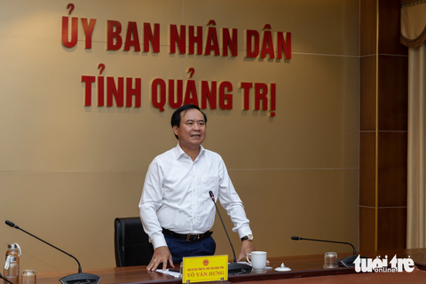 Chủ tịch Quảng Trị: Sông Sa Lung ô nhiễm, tại sao không phát hiện nguồn thải? - Ảnh 4. Ông Võ Văn Hưng - chủ tịch UBND tỉnh Quảng Trị - đề nghị các ngành vào cuộc để sông Sa Lung sạch trở lại - Ảnh: HOÀNG TÁO