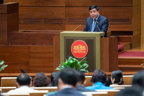 Bộ trưởng Bộ Kế hoạch và đầu tư Nguyễn Chí Dũng trình bày tại Quốc hội - Ảnh: GIA HÂN Bộ trưởng Bộ Kế hoạch và Đầu tư Nguyễn Chí Dũng trình bày tại Quốc hội - Ảnh: GIA HÂN