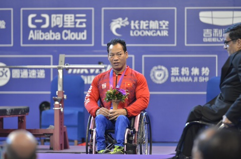 Rách cơ vai, Lê Văn Công vẫn giành HCĐ Asian Para Games 4 - Ảnh 1. Lực sĩ Lê Văn Công giành huy chương đầu tiên cho đoàn Việt Nam tại Asian Para Games 4 - Ảnh: THÁI DƯƠNG