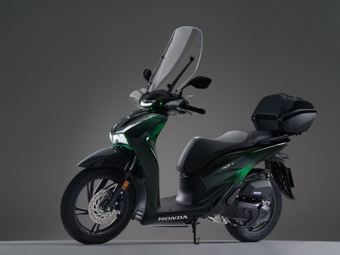 Honda SH 2024 có phiên bản mới sử dụng bộ ốp đặc biệt - Ảnh 1. Xe được sản xuất tại nhà máy Atessa của Honda Italia Industriale, Ý, có vẻ sẽ chỉ bán ra ở thị trường châu Âu