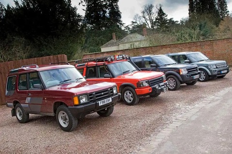 Land Rover tất bật làm lại Discovery/Discovery Sport, kỳ vọng đứng ngang Defender - Ảnh 1. Land Rover Discovery ra mắt lần đầu vào năm 1989 và tới nay đã trải qua 4 thế hệ - Ảnh: Autocar