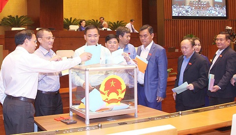Các đại biểu bỏ phiếu tín nhiệm tại một kỳ họp Quốc hội Ảnh: TTXVN Các đại biểu bỏ phiếu tín nhiệm tại một kỳ họp Quốc hội -Ảnh: TTXVN