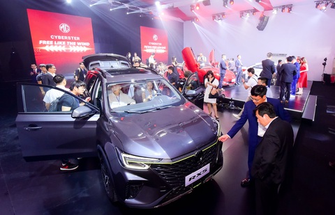 Ôtô tăng nguồn cung, khách tha hồ mua xe chơi Tết - Ảnh 2. Các hãng đua số lượng xe mới. Hàng nhiều, giá giảm, khách thoải mái lựa chọn chơi Tết - Ảnh: M.G