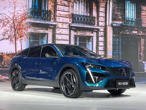 Ôtô tăng nguồn cung, khách tha hồ mua xe chơi Tết - Ảnh 1. Peugeot 408 không thuộc phân khúc sedan mà hãng tái định vị thành xe SUV lai Coupe cỡ C. Mẫu xe vừa được tung ra thị trường, thu hút khách hàng quan tâm - Ảnh: C.TR