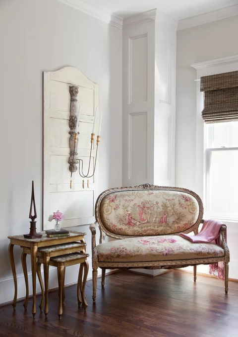 10 thiết kế sofa điển hình - Ảnh 2. Một chỗ ngồi trang nhã phù hợp với không gian gia đình - Ảnh: BHG