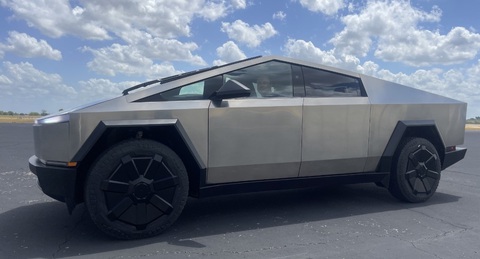 Elon Musk: 'Chúng tôi tự đào hố chôn mình với Cybertruck' - Ảnh 2. Elon Musk: 'Chúng tôi tự đào hố chôn mình với Cybertruck' - Ảnh 2.