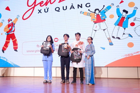 Cuộc thi ‘Gen Z xứ Quảng’ đi vào giai đoạn nước rút - Ảnh 6. Đơn vị PHI LONG TECHNOLOGY là nhà tài trợ đã mang đến rất nhiều phần quà hấp dẫn, tổng trị giá giải thưởng lên đến 100 triệu đồng. Trong các buổi thi, khán giả cũng có cơ hội nhận các phần quà có giá trị cao từ nhà tài trợ trong chương trình giao lưu. 12 buổi thi sẽ được phát lại trên các nền tảng số của chương trình - Ảnh: TRƯỜNG TRUNG