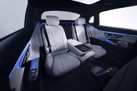 Mercedes-Benz E-Class mới có bản kéo dài - Ảnh 4. Không gian phía sau rộng miên man trên Mercedes-Benz E-Class L - Ảnh: Mercedes-Benz