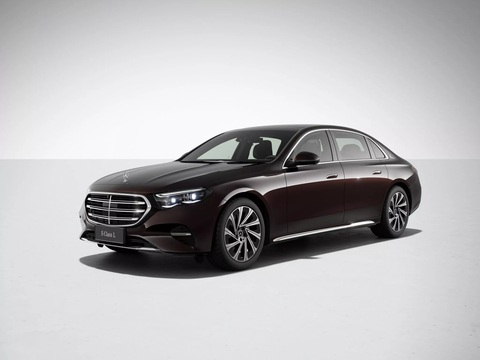 Mercedes-Benz E-Class mới có bản kéo dài - Ảnh 2. Cửa sổ phụ phía sau cột C là một trong những yếu tố giúp dễ phân biệt bản kéo dài với bản thường nhất - Ảnh: Mercedes-Benz
