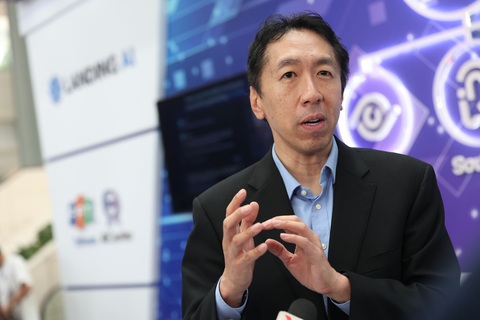 Cơ hội cho Việt Nam chuyển từ gia công phần mềm sang phát triển ứng dụng AI - Ảnh 1. Ông Andrew Ng, nhà sáng lập và giám đốc điều hành Landing AI, top 100 người ảnh hưởng nhất toàn cầu trong lĩnh vực trí tuệ nhân tạo - Ảnh: HOÀNG NAM