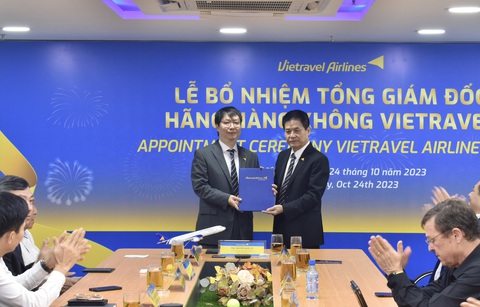 Ông Nguyễn Minh Hải, cựu CEO Bamboo Airways, làm tổng giám đốc Vietravel Airlines - Ảnh 1. Ông Nguyễn Minh Hải - tân tổng giám đốc Vietravel Airlines (bên trái) - Ảnh: V.H.