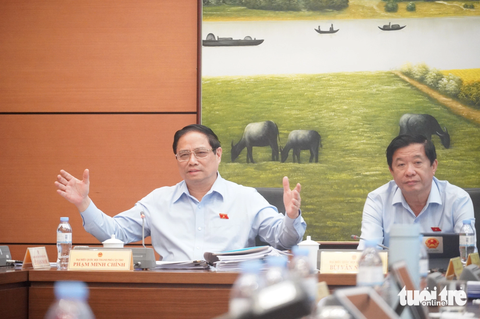 Thủ tướng: 'Đã đi vay thì phải xoay chuyển tình thế, chuyển đổi trạng thái, không thể làm lặt vặt' - Ảnh 1. Thủ tướng Phạm Minh Chính cho rằng cần đầu tư có trọng tâm trọng điểm, làm các dự án lớn - Ảnh: NGỌC AN