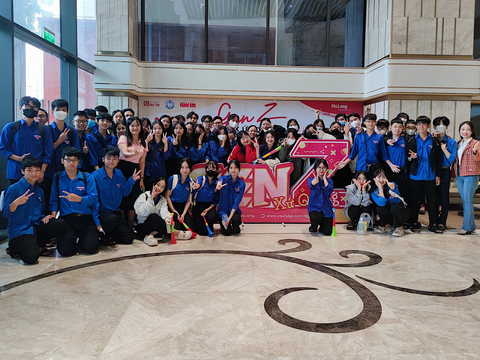 Cuộc thi ‘Gen Z xứ Quảng’ đi vào giai đoạn nước rút - Ảnh 1. Cổ động viên từ các trường mang đến màu sắc và không khí cổ vũ sôi động cho sân chơi "Gen Z xứ Quảng" - Ảnh: TRƯỜNG TRUNG