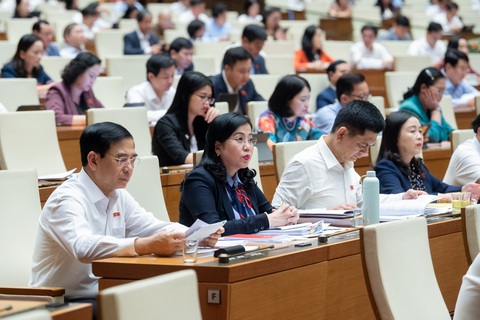 Hôm nay, Quốc hội bắt đầu quy trình lấy phiếu tín nhiệm - Ảnh 1. Các đại biểu Quốc hội tham gia kỳ họp thứ 6 của Quốc hội - Ảnh: GIA HÂN