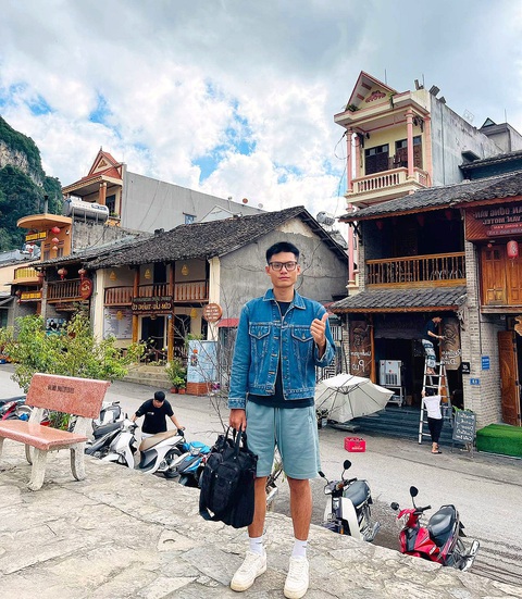 Quang Minh dạy học, sáng tạo nội dung trên TikTok để có chi phí cho hành trình di chuyển nhiều nơi - Ảnh: NVCC Quang Minh dạy học, sáng tạo nội dung trên TikTok để có chi phí cho hành trình di chuyển nhiều nơi - Ảnh: NVCC